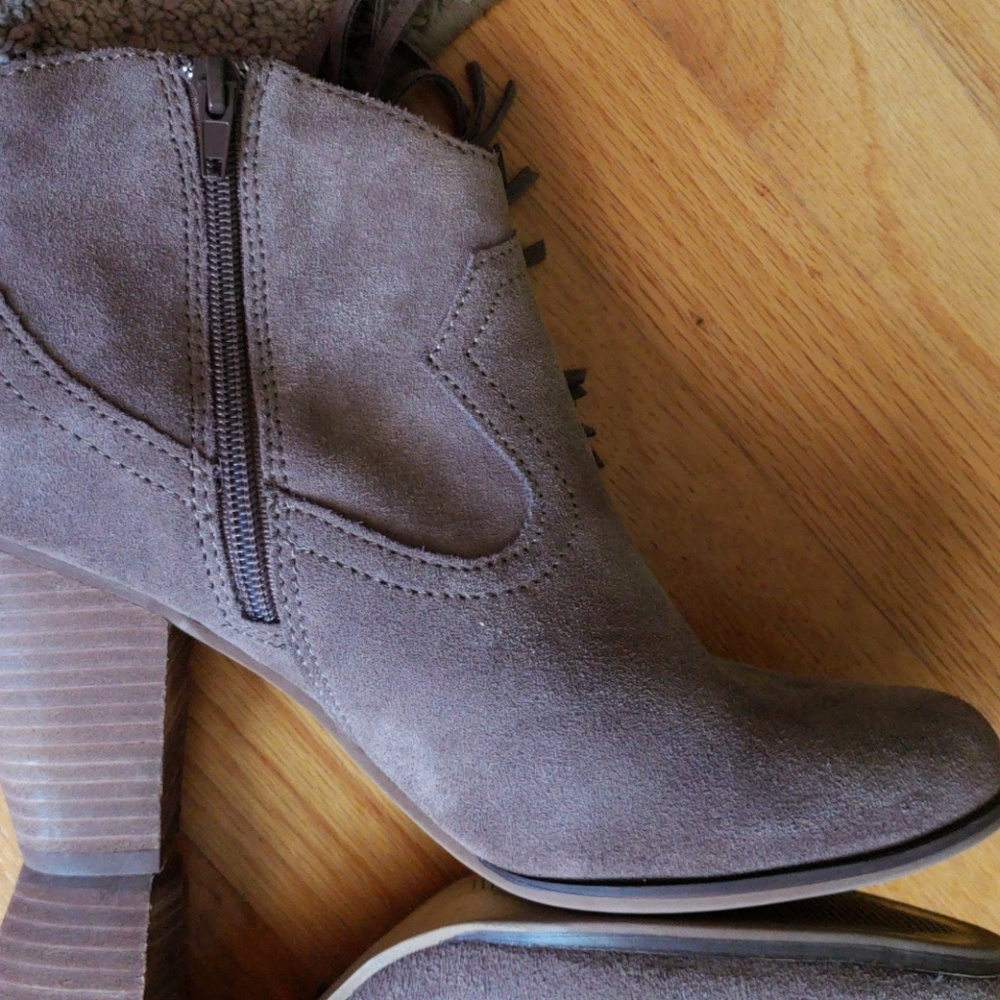 STEVE MADDEN 8.5 SUEDE FRINGE BOOTIES - Picture 7 of 8